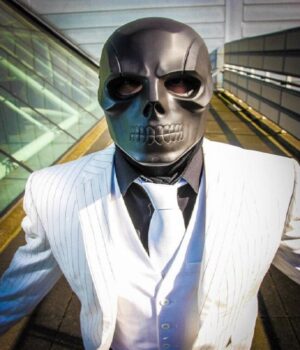  	Birds of Prey Black Mask White Coat