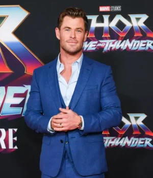  	Thor Love and Thunder Chris Hemsworth Event Blue Coat
