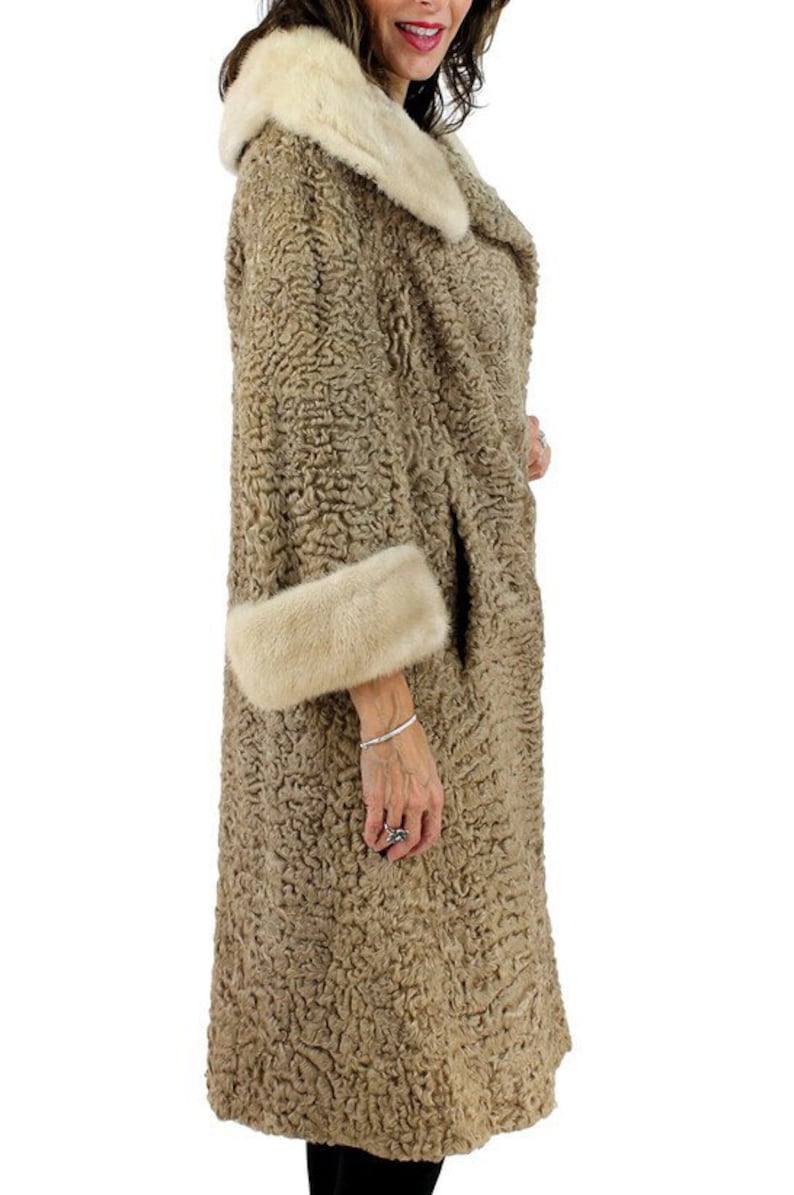 Women’s Real Astrakhan Curly Lamb Mink Fur Collar Coat Women’s Real Astrakhan Curly Lamb Mink Fur Collar Coat