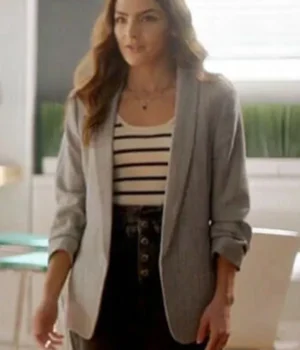 	The Flash S08 Allegra Garcia Grey Blazer