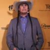  	Moses Brings Yellowstone S05 Premiere Plenty Grey Blazer