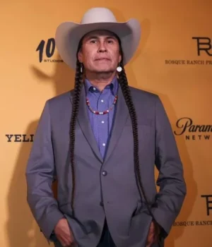  	Moses Brings Yellowstone S05 Premiere Plenty Grey Blazer